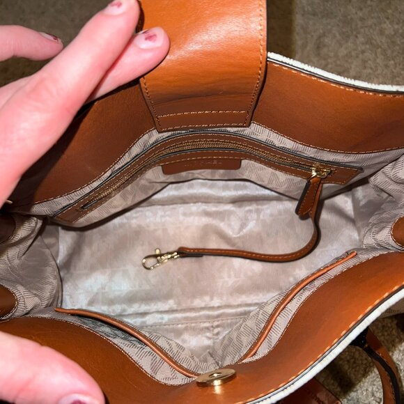 Michael Kors White Signature EW Hamilton Bag - Picture 5 of 7